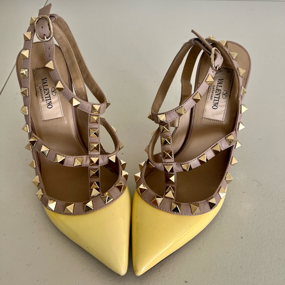 Valentino studded yellow pumps size 34